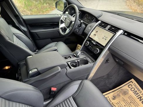 Used 2025 Land Rover Discovery S image 24