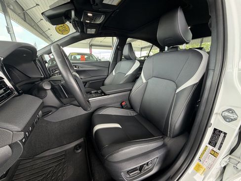 Used 2025 Toyota Camry SE w/ Multimedia Upgrade Package AWD/4WD image 8