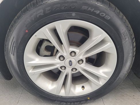 Used 2015 Ford Taurus SEL image 31