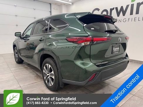 Used 2024 Toyota Highlander XLE image 5