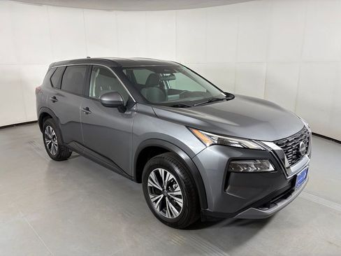 Used 2023 Nissan Rogue SV FWD image 2
