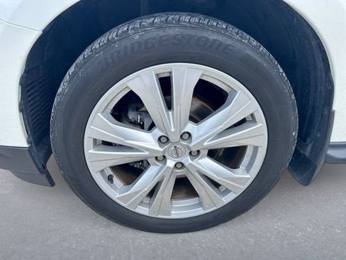 Used 2019 Nissan Pathfinder SL w/ SL Premium Package FWD image 12
