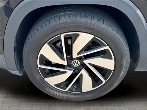 Used 2025 Volkswagen Atlas SE AWD/4WD image 21