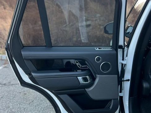 Used 2020 Land Rover Range Rover HSE image 40