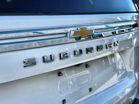 Used 2024 Chevrolet Suburban LT image 7