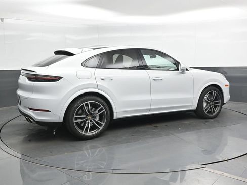 Used 2023 Porsche Cayenne Turbo AWD/4WD image 2