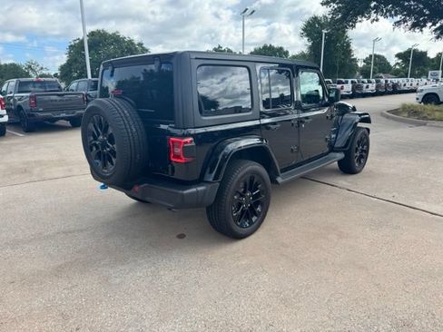 Used 2023 Jeep Wrangler Unlimited Sahara AWD/4WD image 6