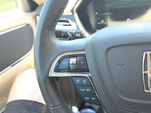 Used 2017 Lincoln Continental Select FWD image 24
