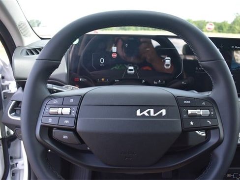 New 2025 Kia K4 EX image 23
