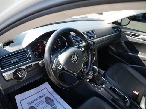 Used 2017 Volkswagen Passat 1.8T SE FWD image 9