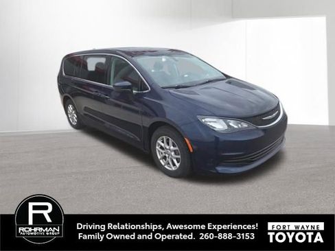 Used 2017 Chrysler Pacifica Touring FWD image 10