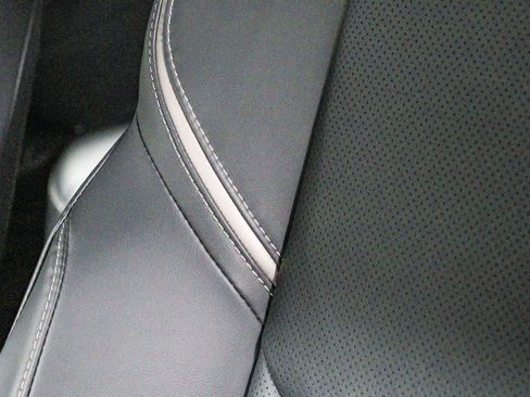 Certified 2026 Toyota Prius XLE FWD image 27