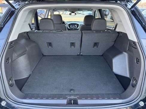 Used 2024 GMC Terrain SLE image 9