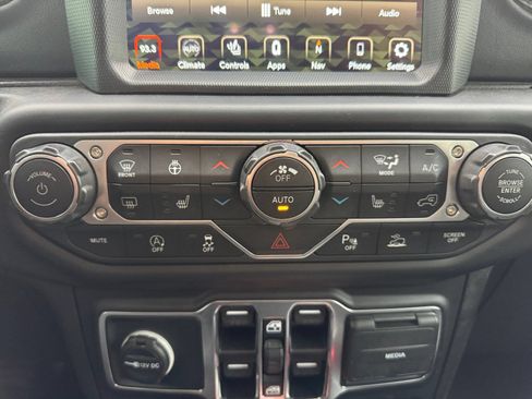 Used 2023 Jeep Gladiator Overland AWD/4WD image 20