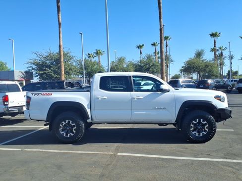 Used 2021 Toyota Tacoma TRD Off-Road w/ Technology Package AWD/4WD image 3
