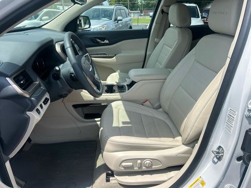 Used 2023 GMC Acadia Denali w/ Denali Ultimate Package FWD image 11