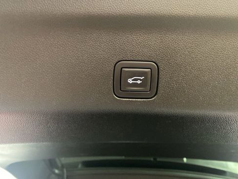 Used 2023 GMC Yukon Denali image 31