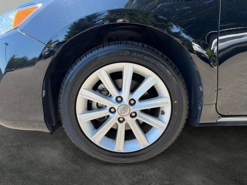 Used 2012 Toyota Camry XLE w/ Leather Pkg FWD image 4