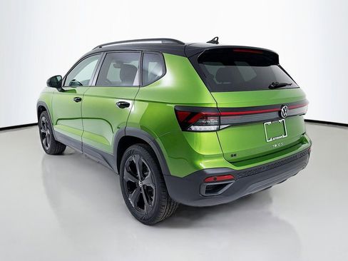 New 2026 Volkswagen Taos SE image 5
