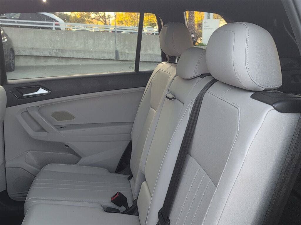 Used 2022 Volkswagen Tiguan SE R-Line FWD image 15