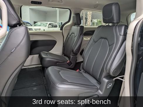 Used 2024 Chrysler Pacifica Touring-L AWD/4WD image 20
