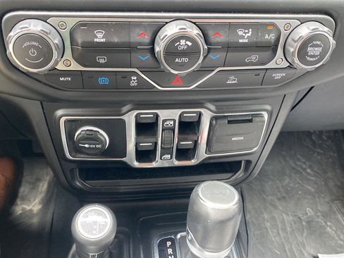 Used 2023 Jeep Wrangler Sahara image 14