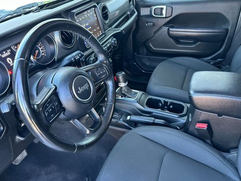 Used 2022 Jeep Gladiator Sport image 11