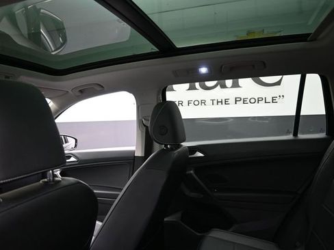 Used 2021 Volkswagen Tiguan SE w/ Panoramic Sunroof Package image 23