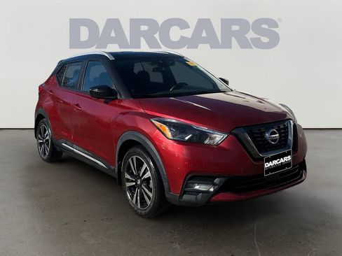 Used 2020 Nissan Kicks SR image 1