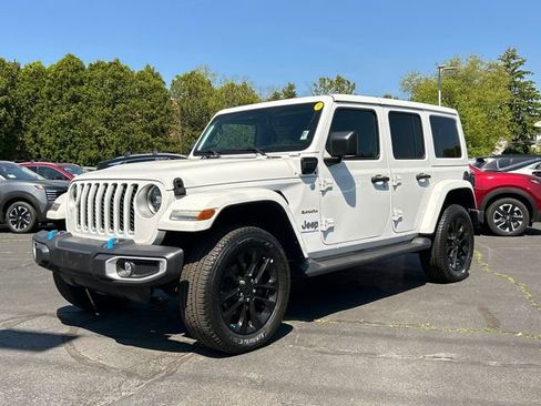 Used 2023 Jeep Wrangler Unlimited Sahara w/ Cold Weather Group AWD/4WD image 5