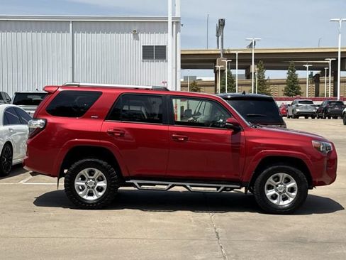 Used 2022 Toyota 4Runner SR5 Premium w/ Moonroof Package AWD/4WD image 3
