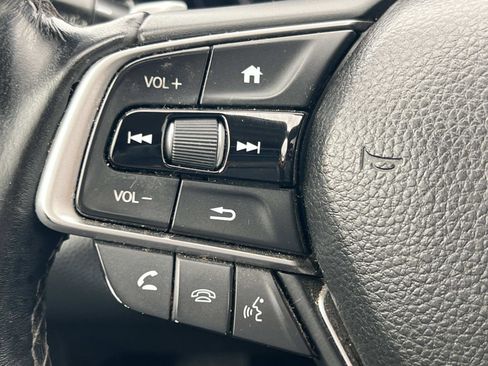 Used 2018 Honda Accord Touring image 9