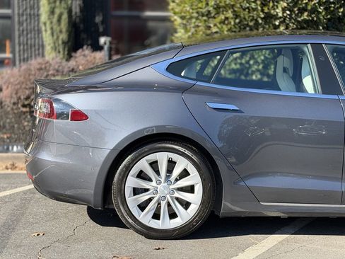 Used 2017 Tesla Model S 90D image 22