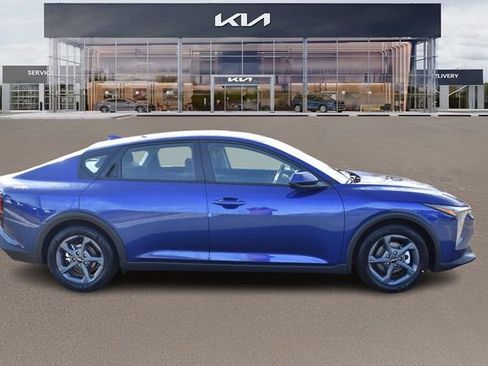 New 2026 Kia K4 LXS FWD image 2