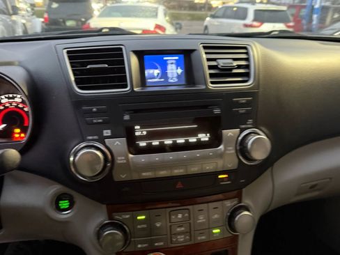 Used 2012 Toyota Highlander Limited image 26