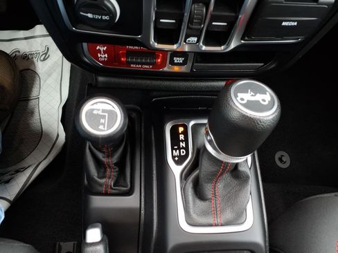 Used 2020 Jeep Wrangler Unlimited Rubicon AWD/4WD image 14