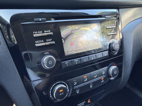 Used 2016 Nissan Rogue S AWD/4WD image 21