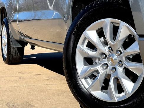 Used 2025 Chevrolet Silverado 1500 Custom image 6