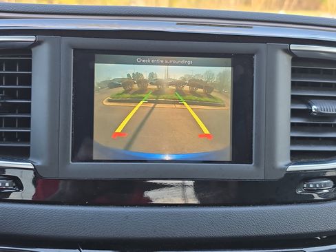 Used 2018 Chrysler Pacifica Touring-L image 25