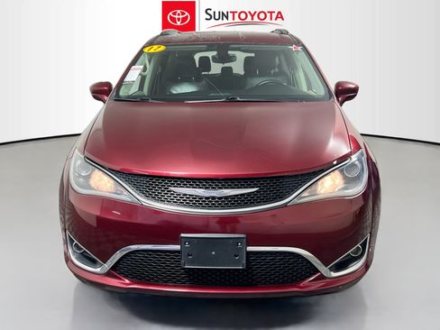 Used 2017 Chrysler Pacifica Touring-L FWD image 10