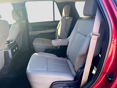 Used 2021 Ford Expedition XLT image 25