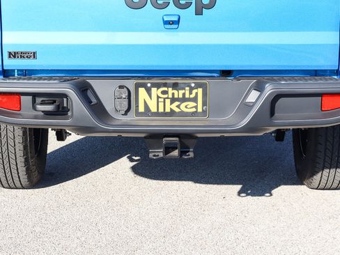 New 2025 Jeep Gladiator Sport image 7