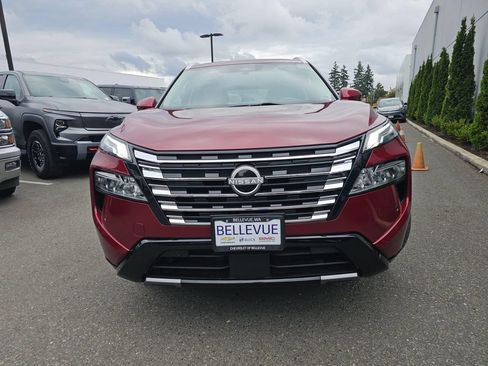 Used 2024 Nissan Rogue Platinum AWD/4WD image 2