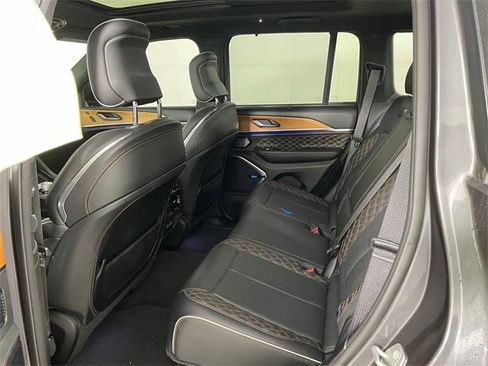 Used 2023 Jeep Grand Cherokee Summit image 13