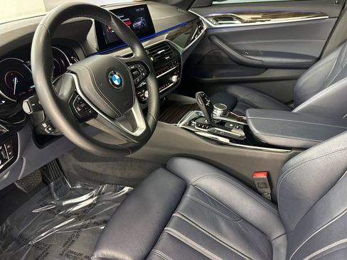 Used 2019 BMW 530e w/ Convenience Package RWD image 4