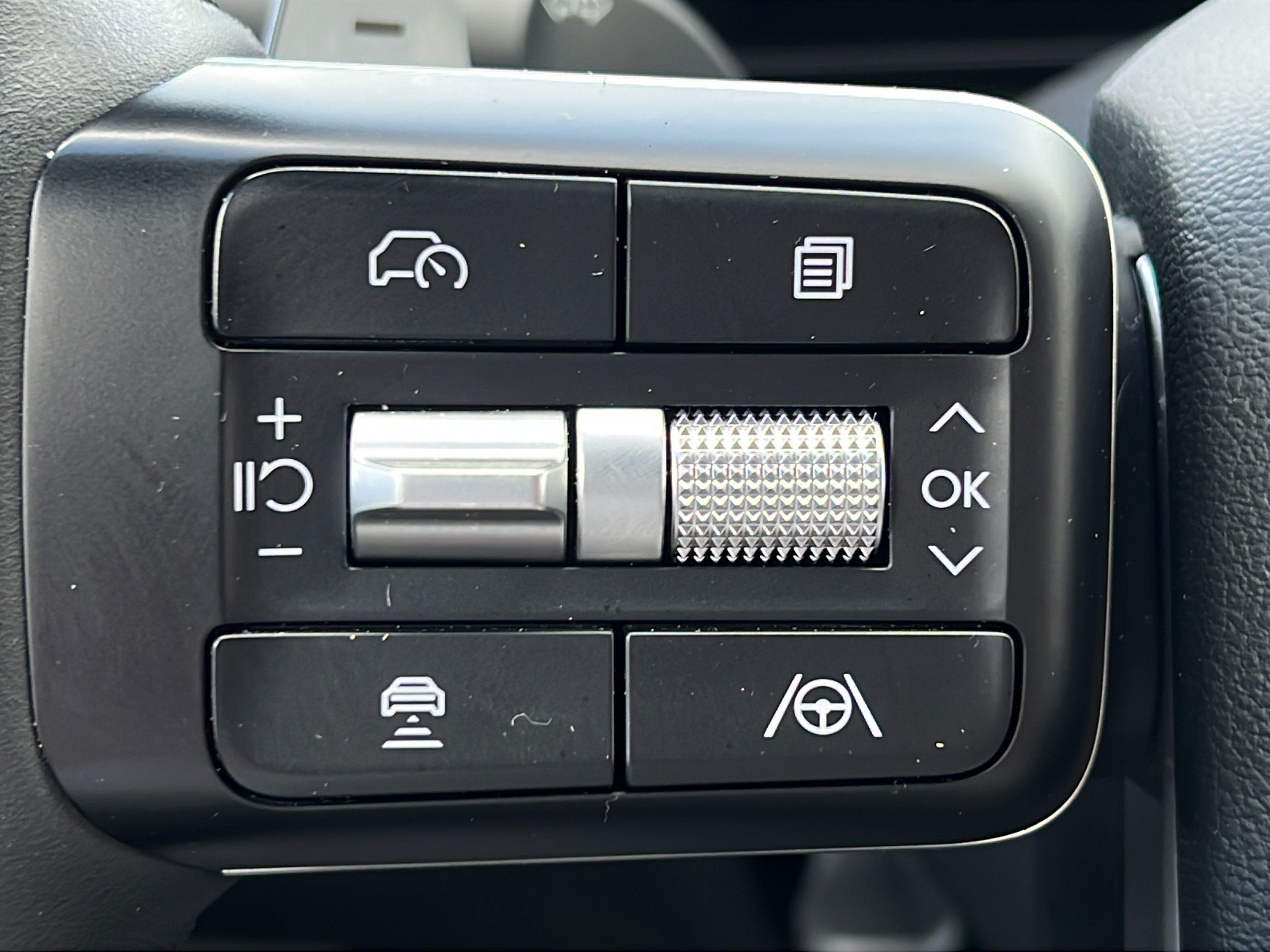 Used 2025 Hyundai Santa Fe SEL FWD image 22