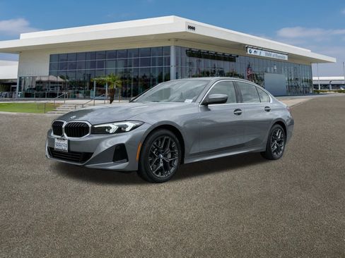 Used 2025 BMW 330i Sedan w/ Convenience Package image 5