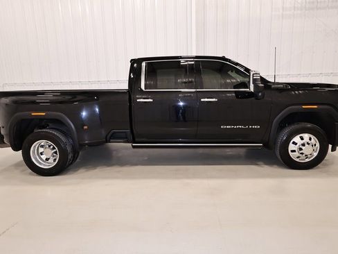 Used 2026 GMC Sierra 3500 Denali Ultimate image 2