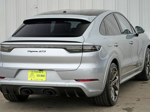 Used 2021 Porsche Cayenne GTS w/ Lightweight Sport Package image 51