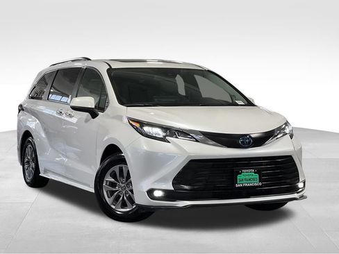 Used 2025 Toyota Sienna XLE w/ XLE Plus Package AWD/4WD image 7